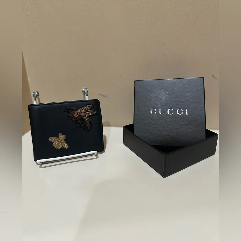 Gucci Bee Bifold Leather Wallet W/built in MoneyClip and Box